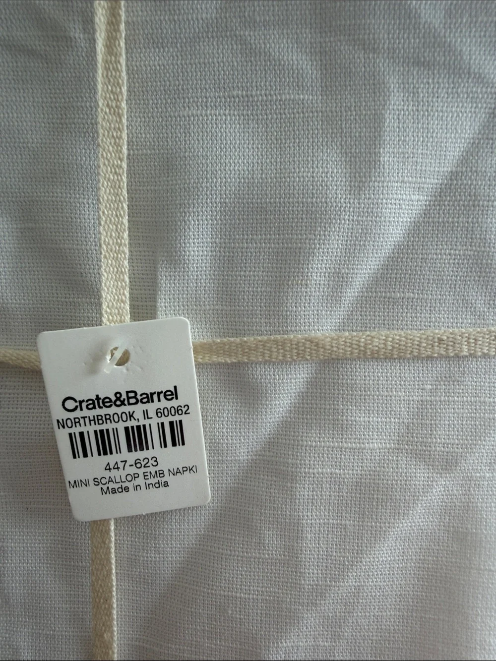 White Decorative Kitchen Napkins with Scalloped edges and 4 lemon napkins rings.